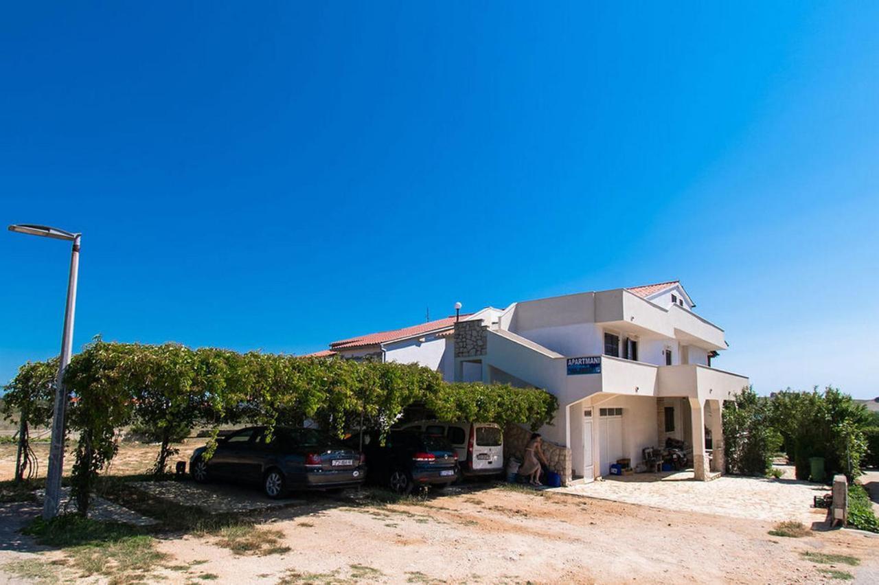Apartments Crljenko Povljana Ngoại thất bức ảnh
