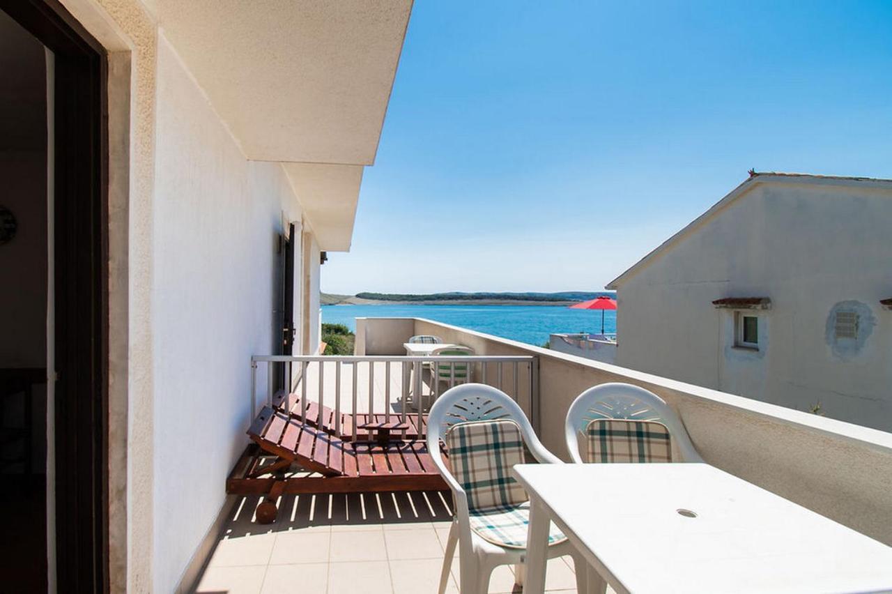 Apartments Crljenko Povljana Ngoại thất bức ảnh