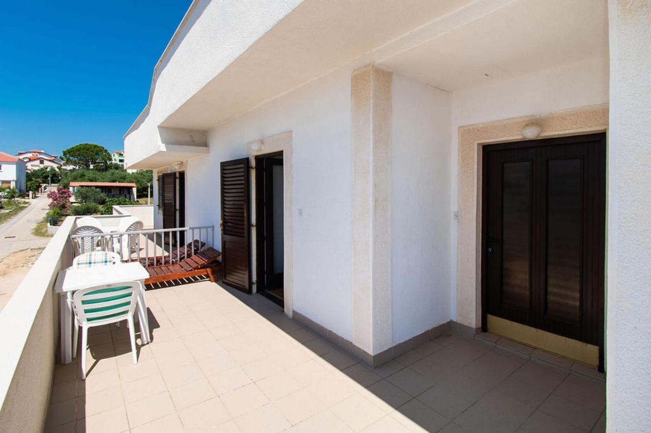 Apartments Crljenko Povljana Ngoại thất bức ảnh