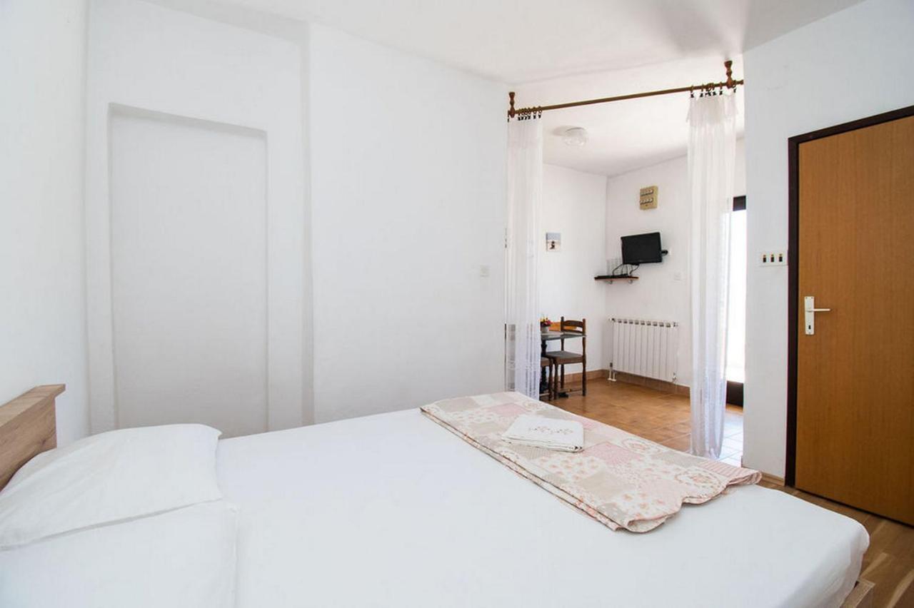Apartments Crljenko Povljana Ngoại thất bức ảnh